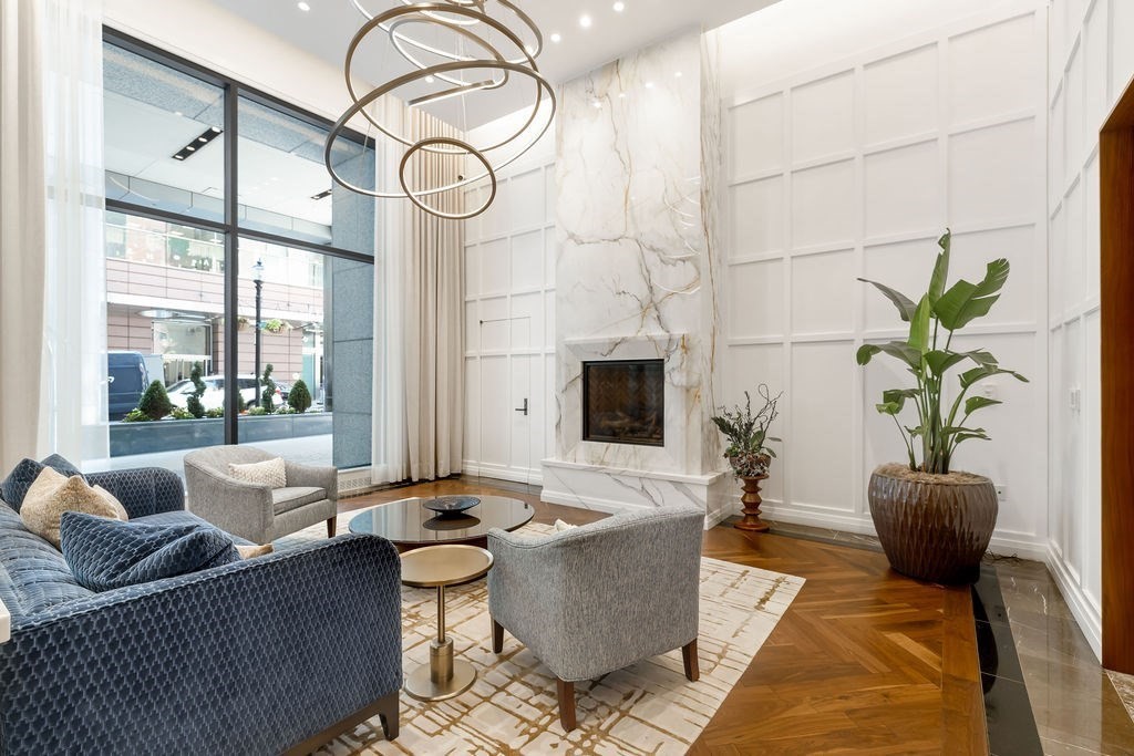 3 Avery St # 906