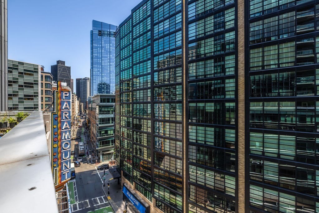 3 Avery St # 906