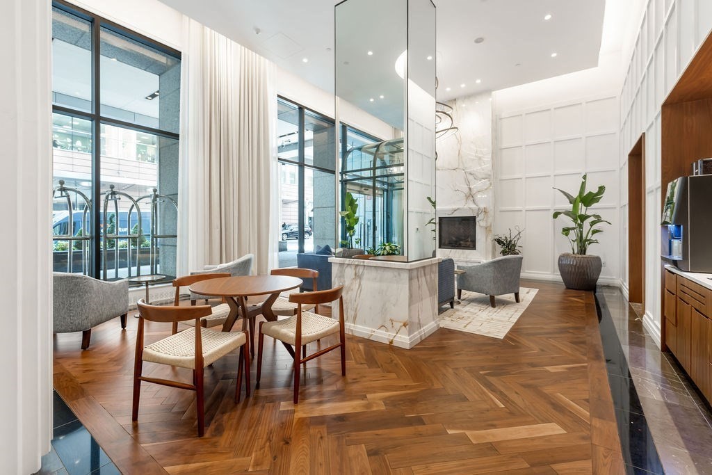 3 Avery St # 906
