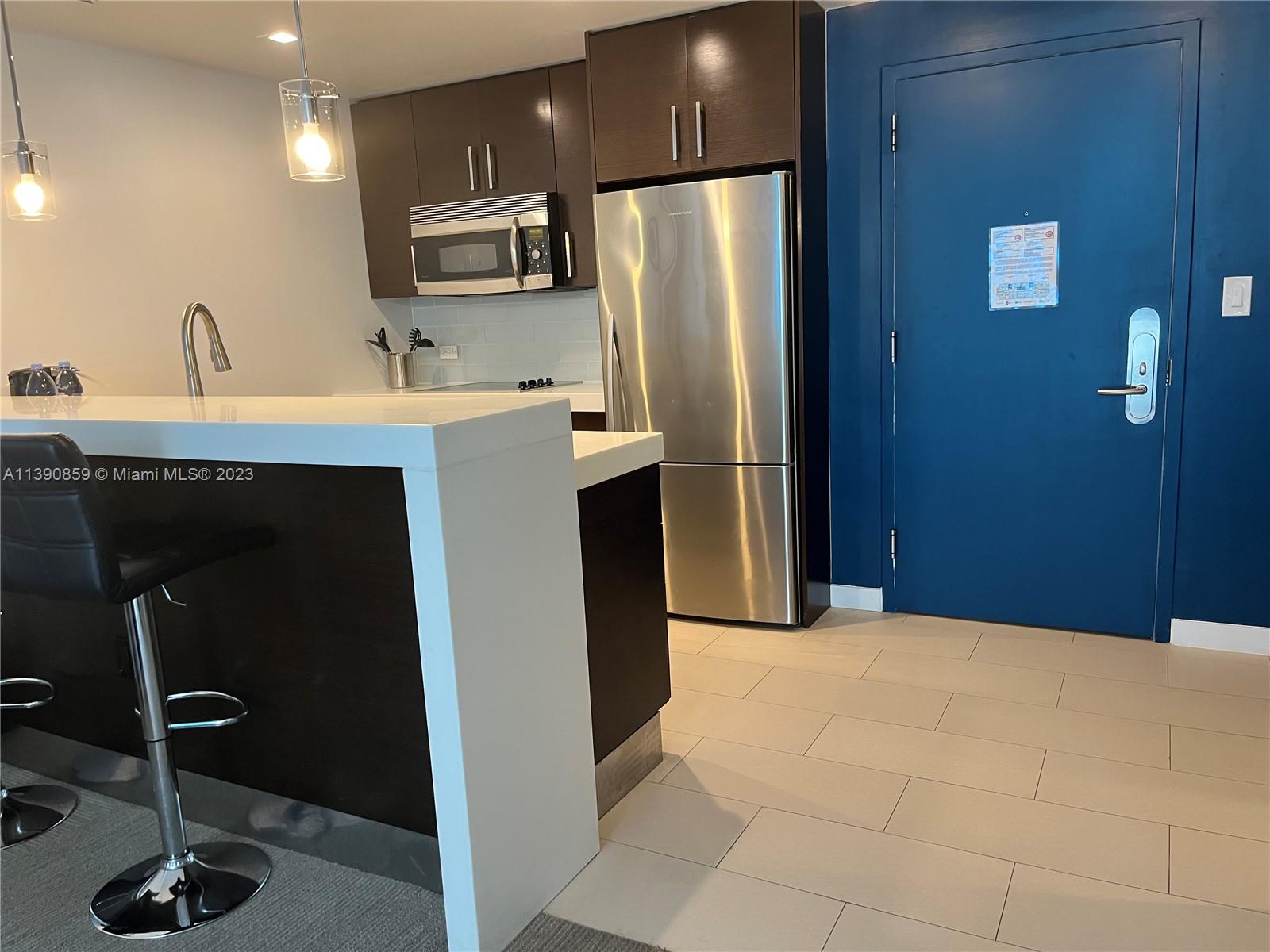 17315 Collins Ave # 605