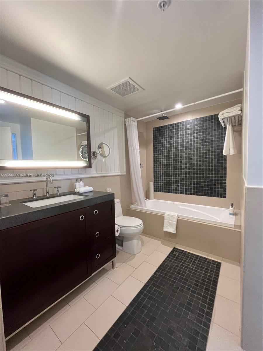 17315 Collins Ave # 605