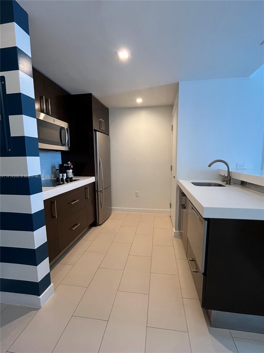 17315 Collins Ave # 2008