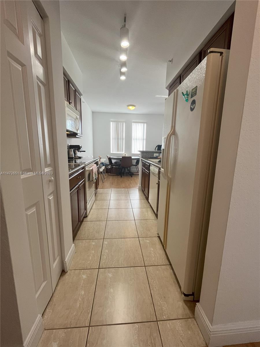 9021 SW 94th St # 605