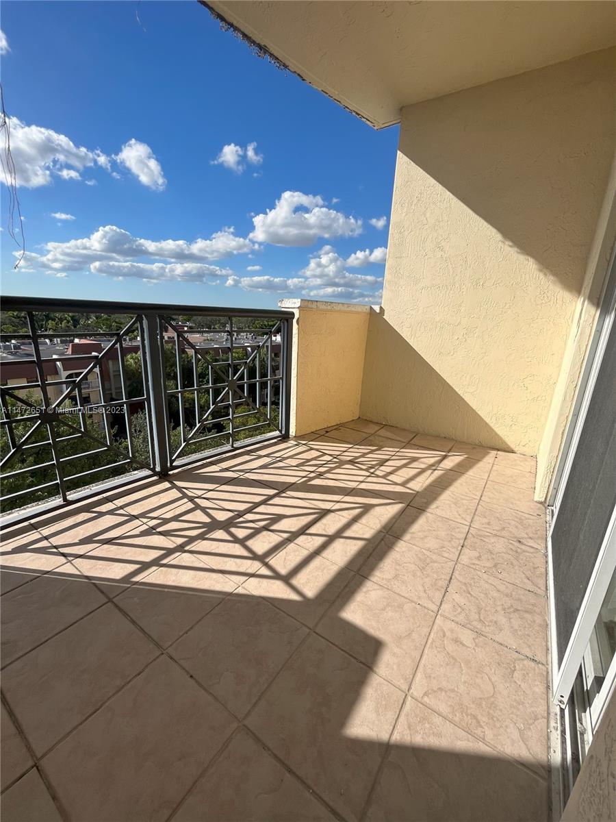 9021 SW 94th St # 605