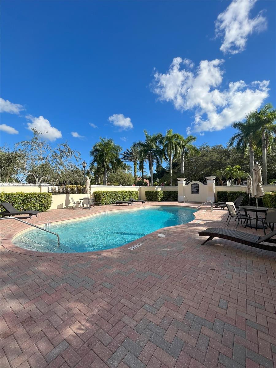 9021 SW 94th St # 605