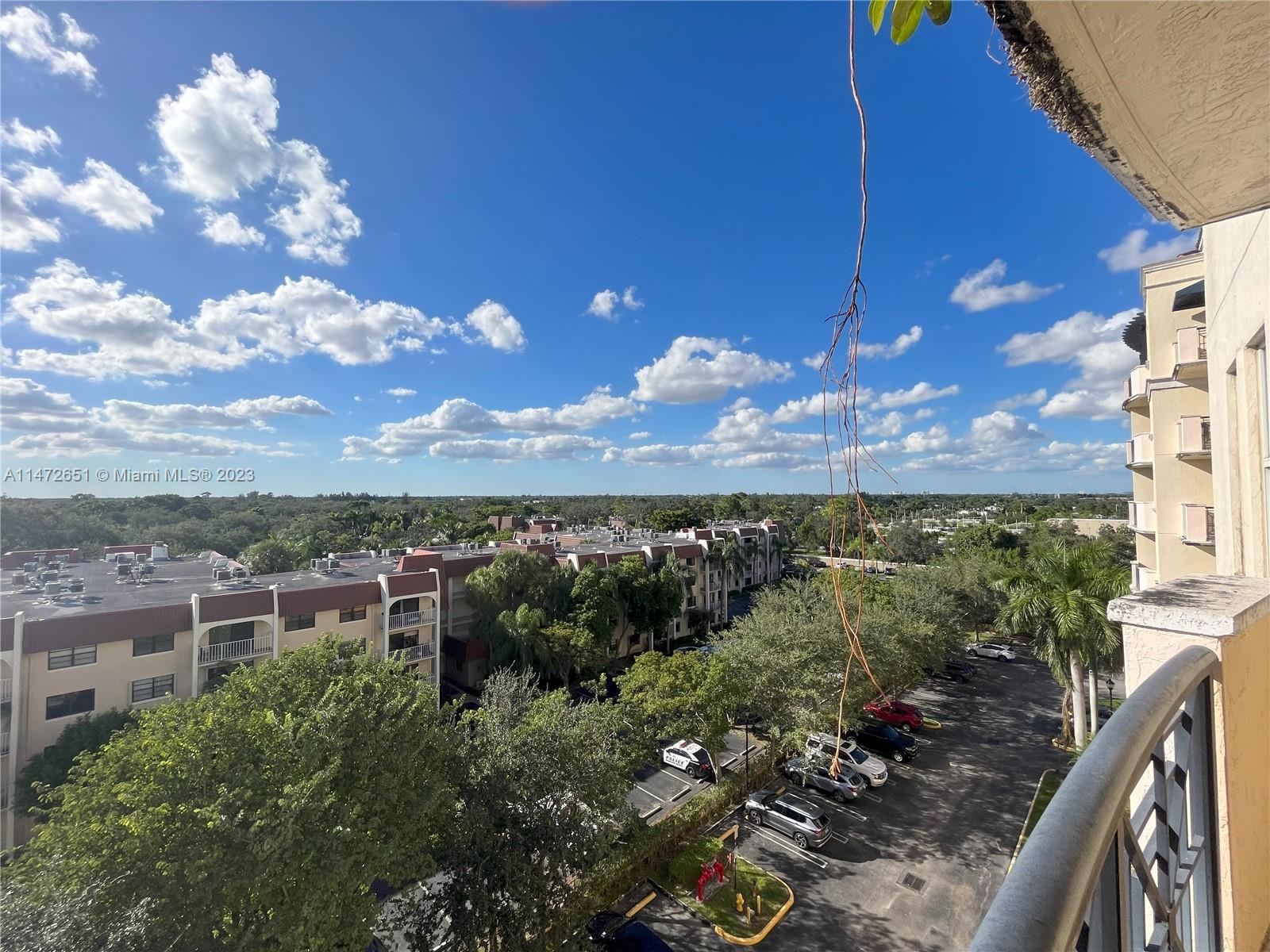 9021 SW 94th St # 605