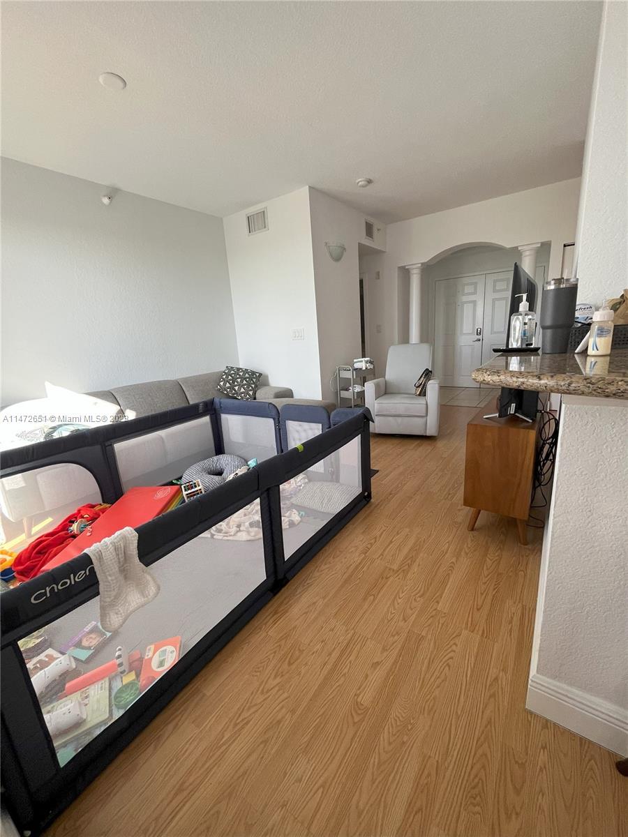 9021 SW 94th St # 605