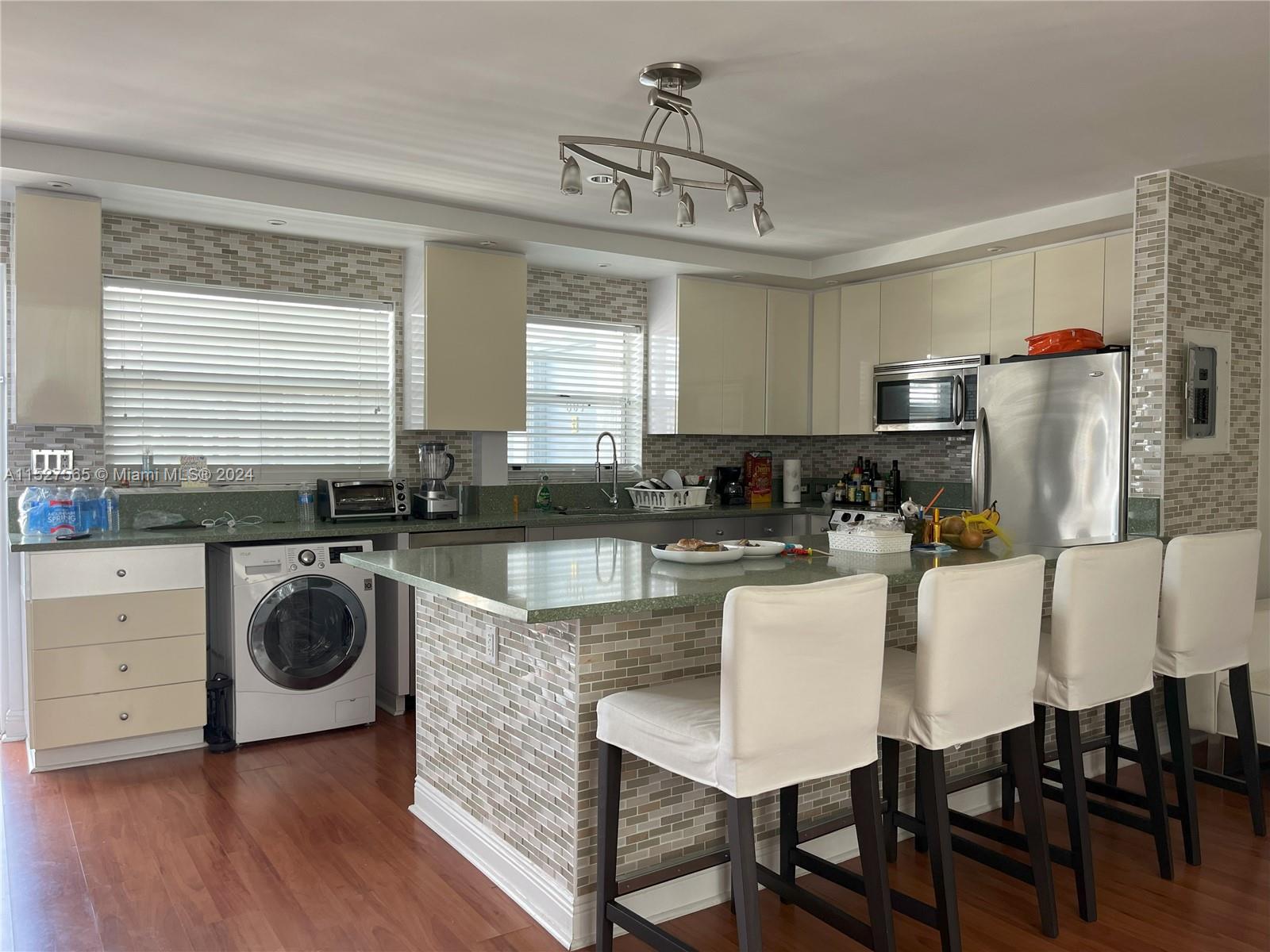 221 Meridian Ave # 506