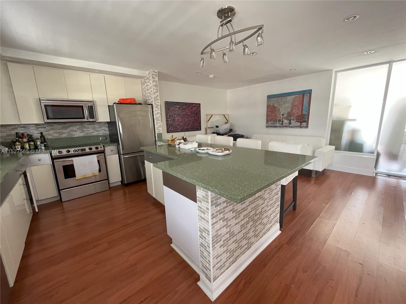 221 Meridian Ave # 506