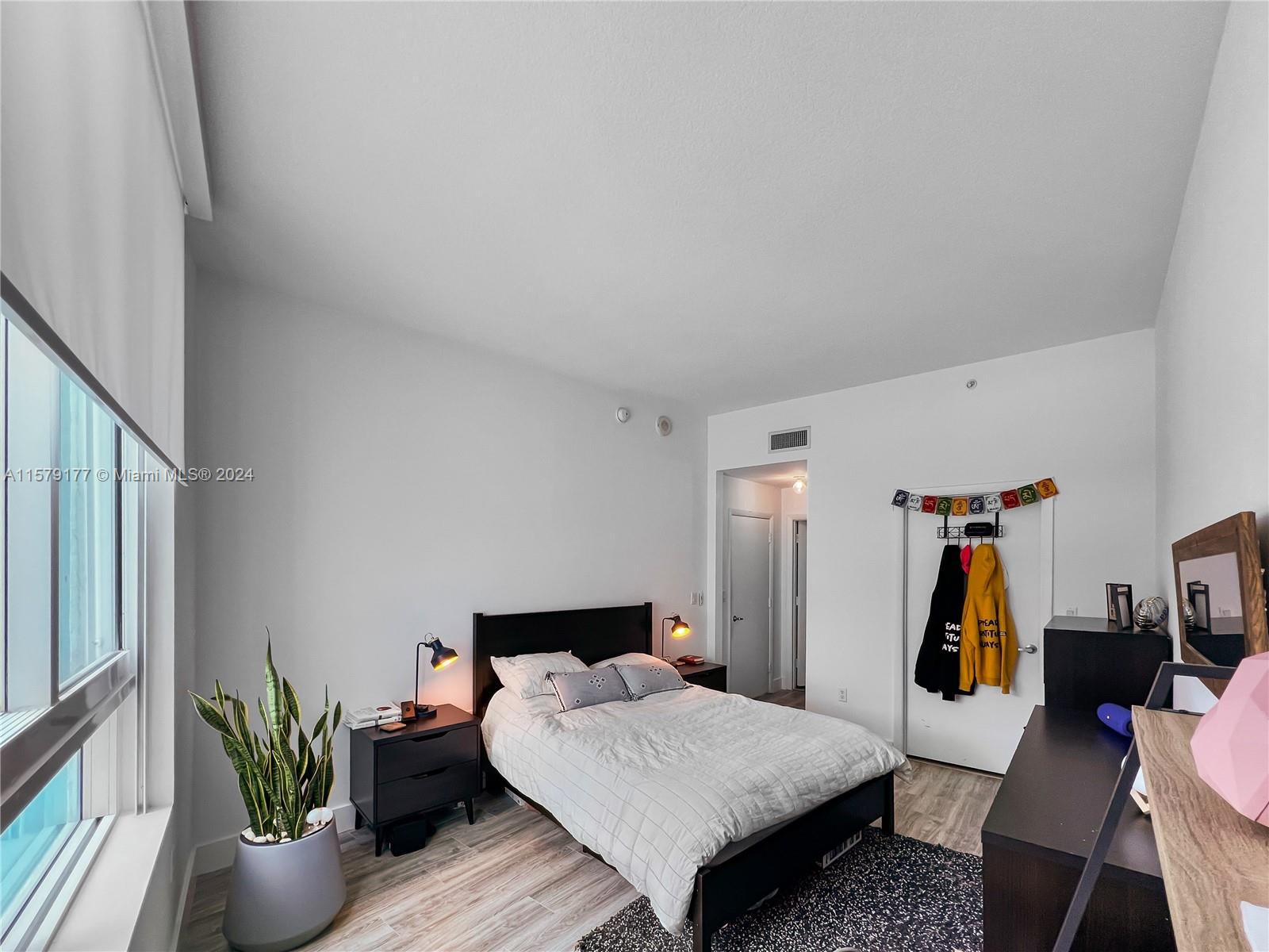 1900 N Bayshore Dr # 4317 Unit: PH-4317