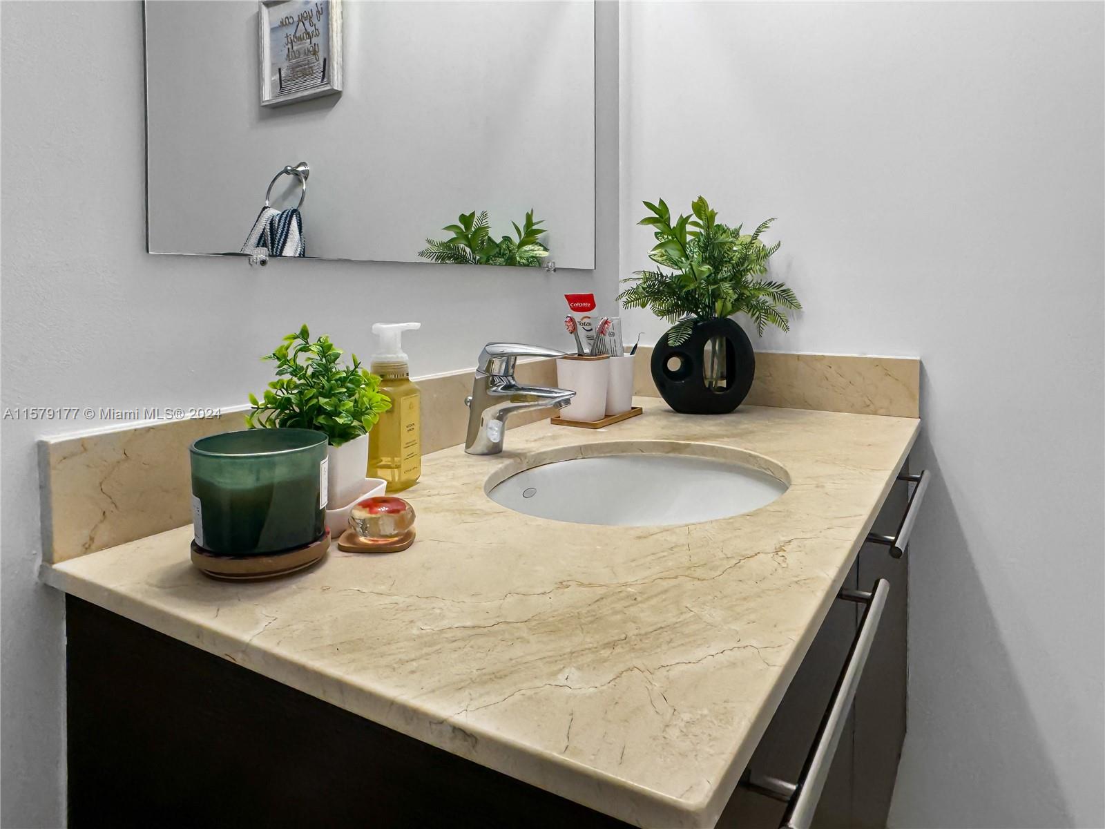 1900 N Bayshore Dr # 4317 Unit: PH-4317