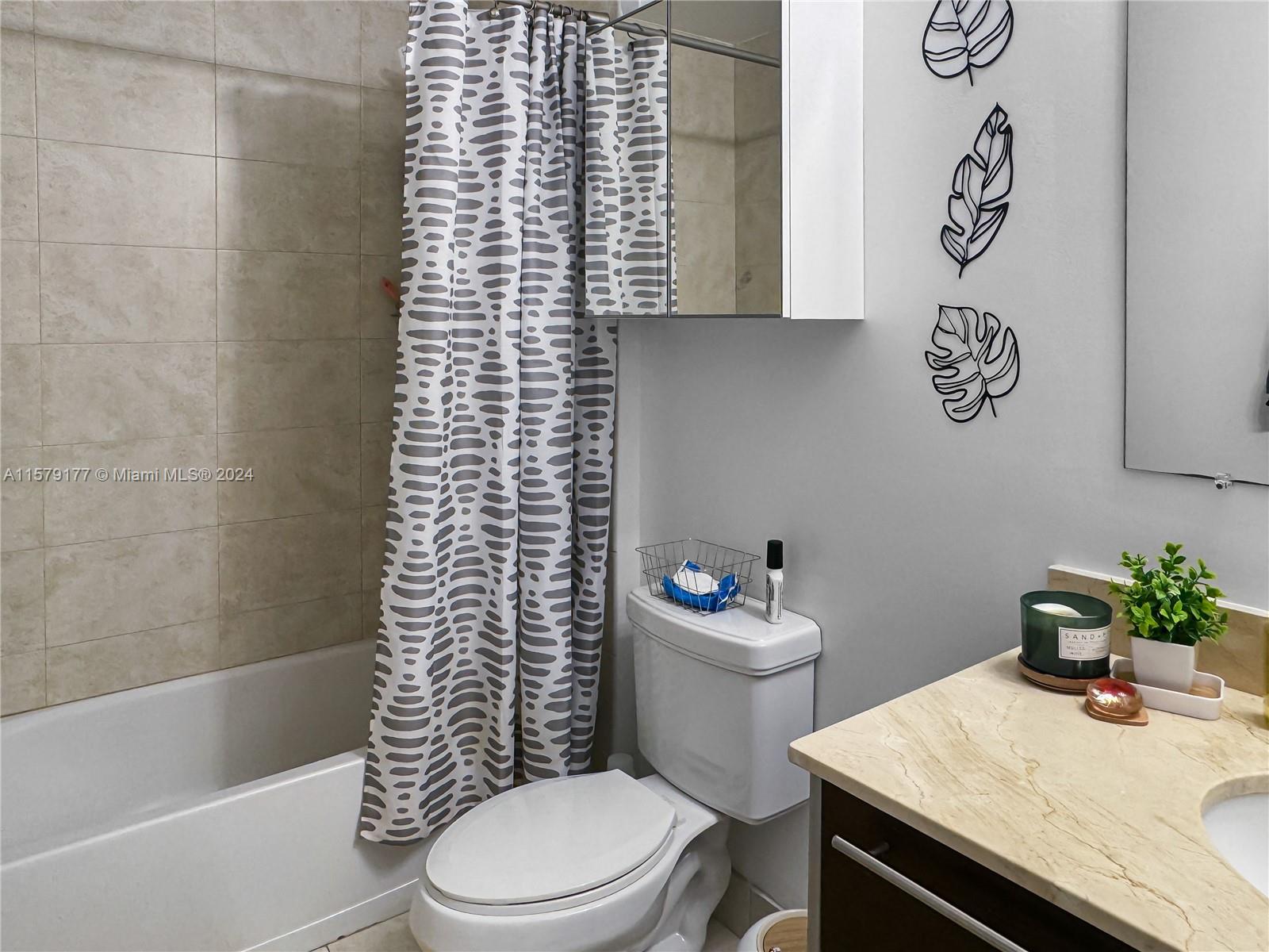 1900 N Bayshore Dr # 4317 Unit: PH-4317