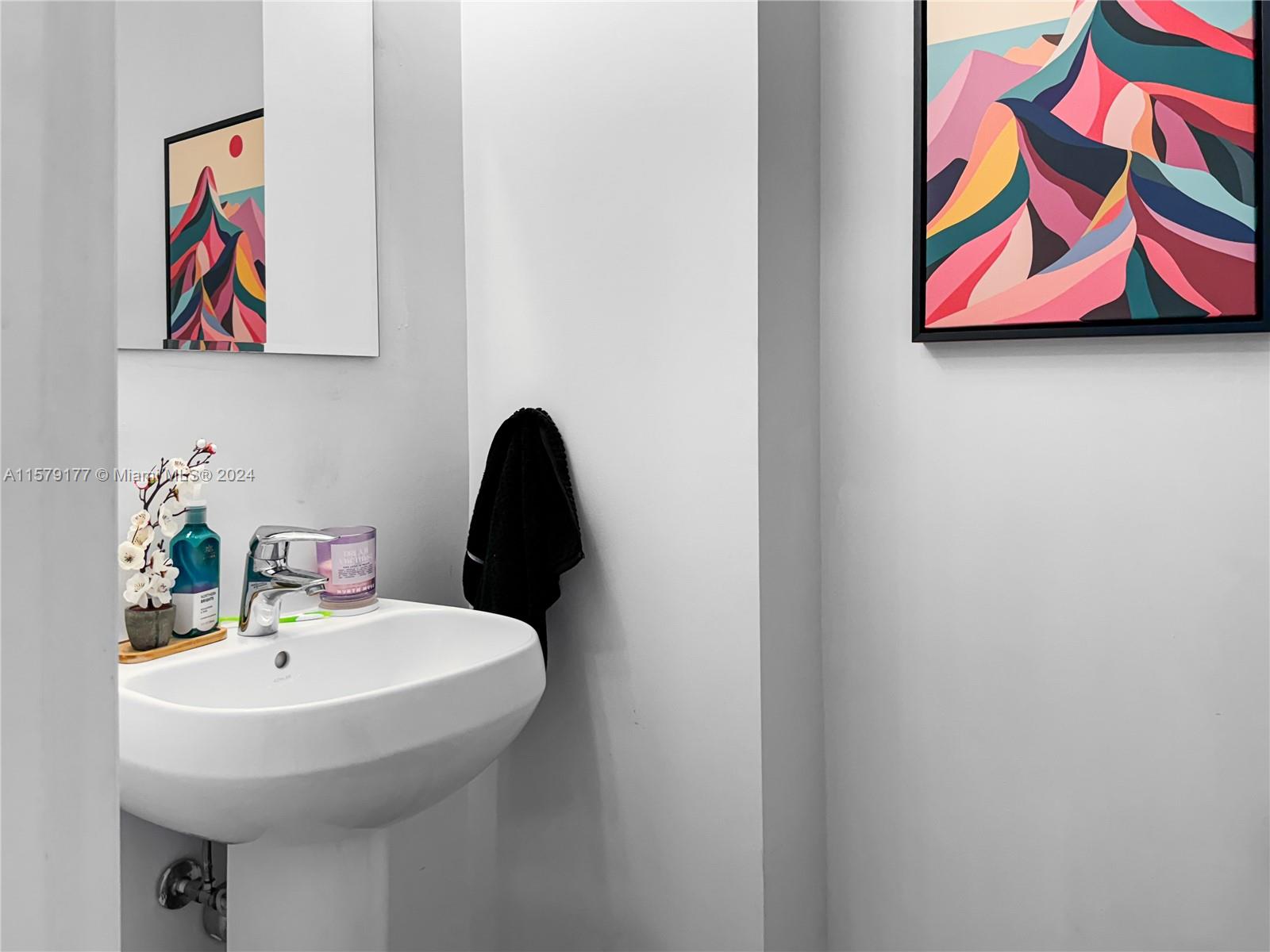 1900 N Bayshore Dr # 4317 Unit: PH-4317