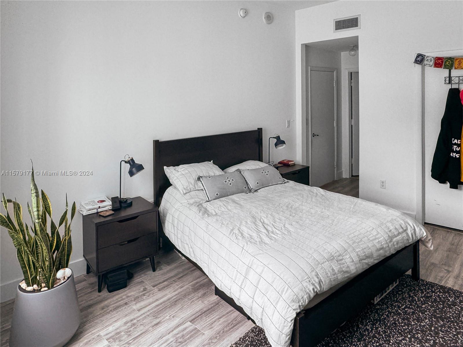 1900 N Bayshore Dr # 4317 Unit: PH-4317