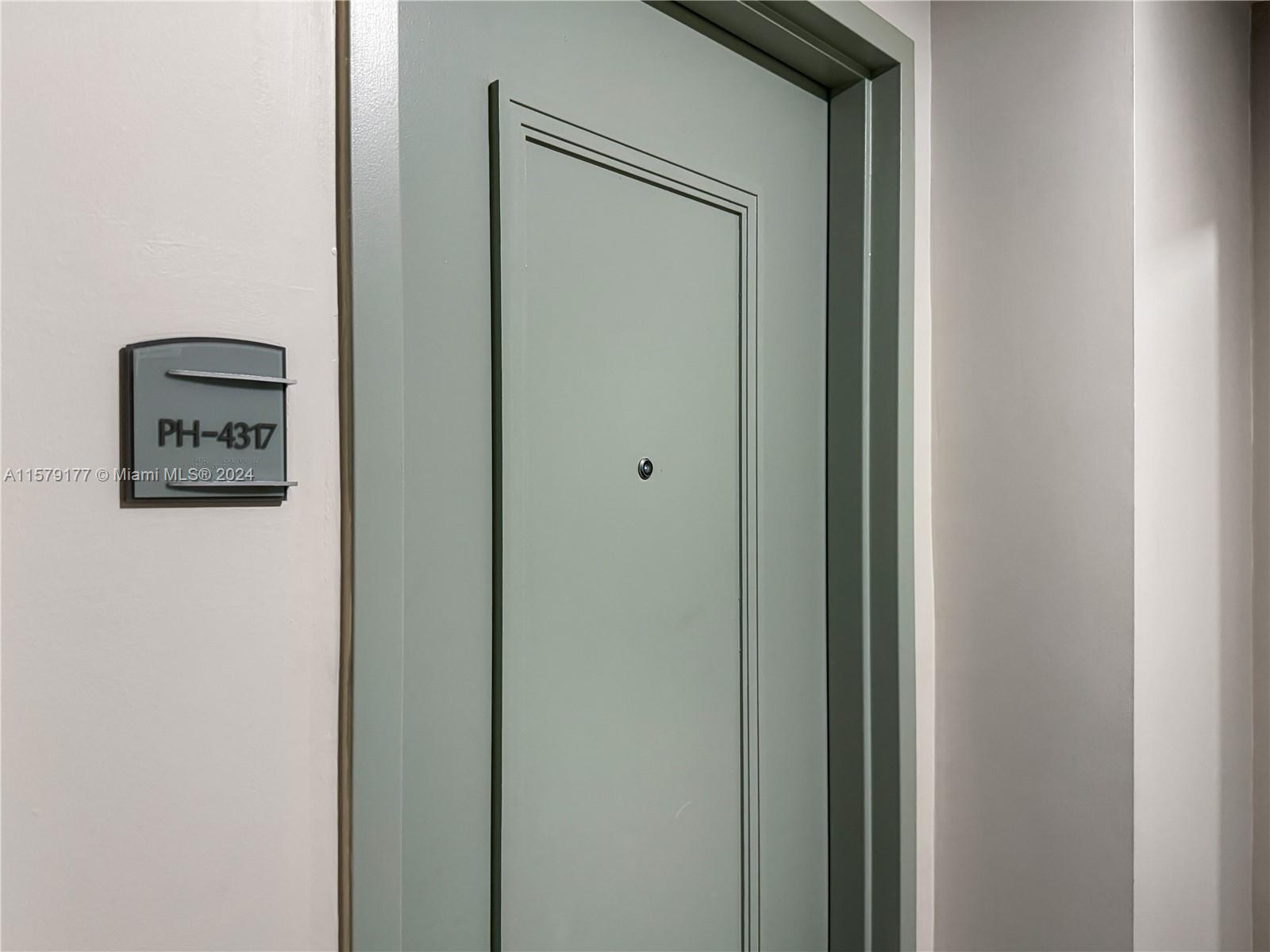 1900 N Bayshore Dr # 4317 Unit: PH-4317