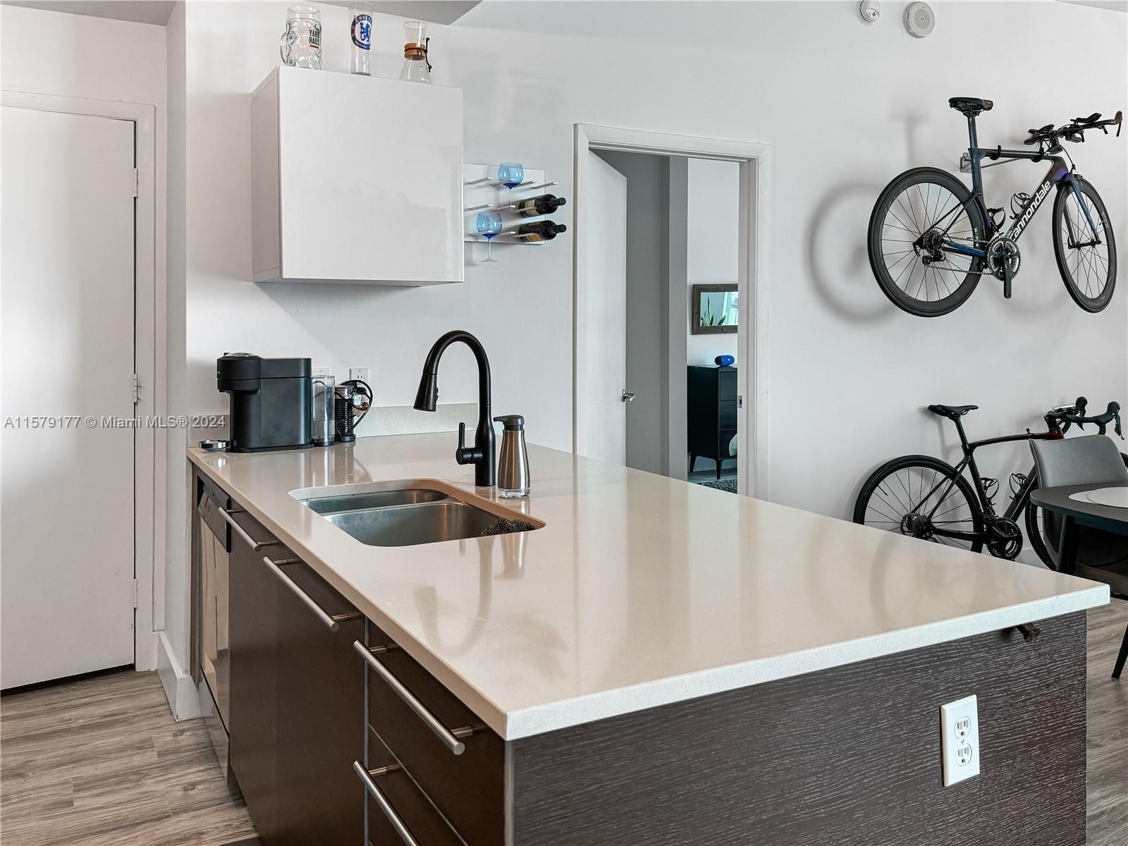 1900 N Bayshore Dr # 4317 Unit: PH-4317