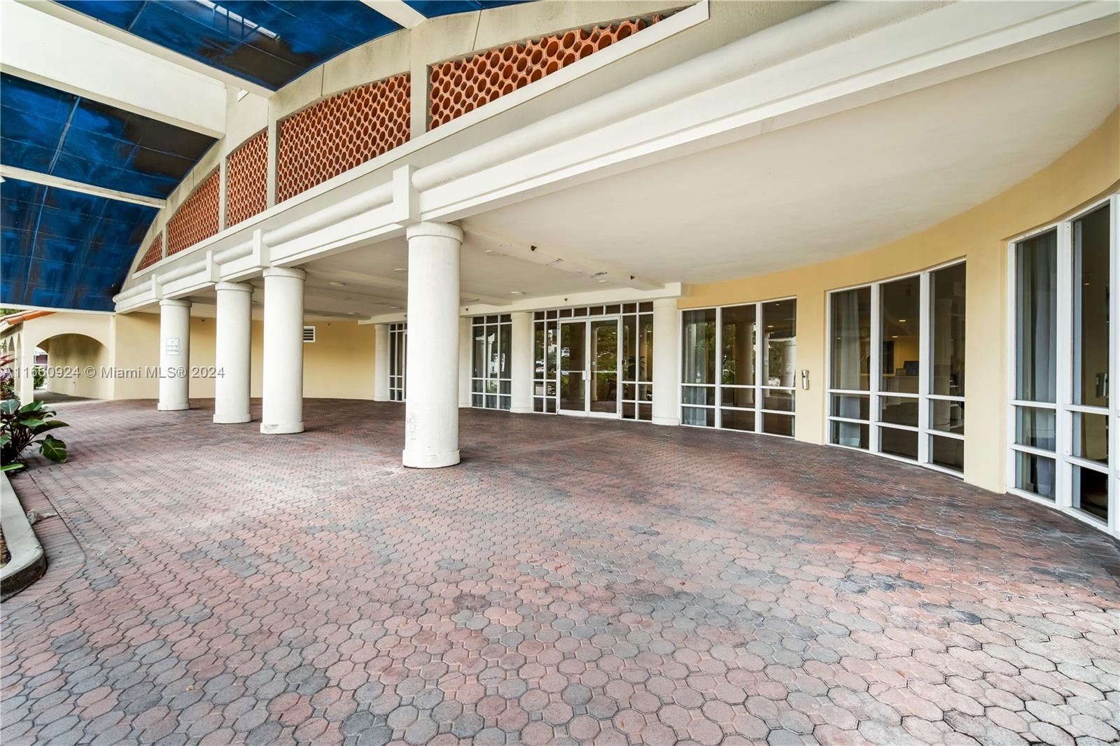 2351 Douglas Rd # 510