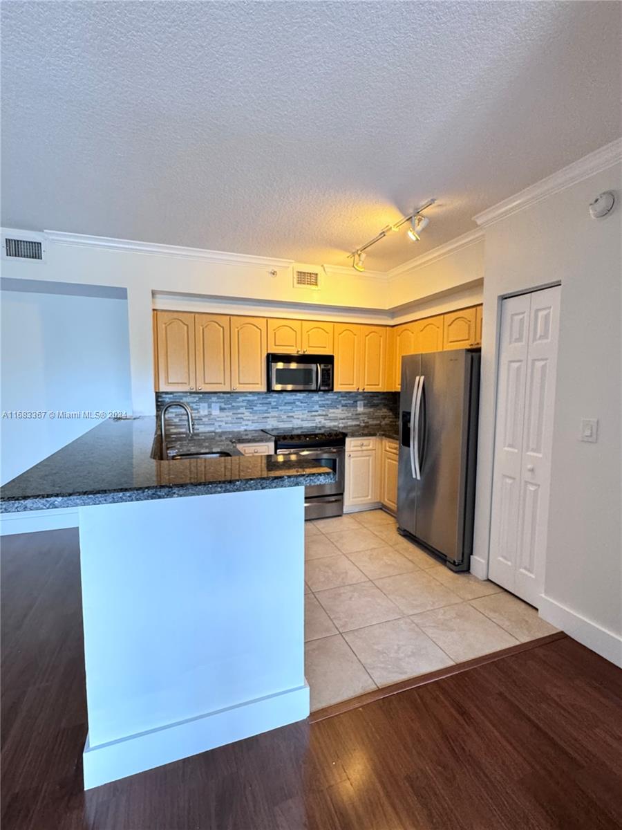 6861 SW 44th St # 207