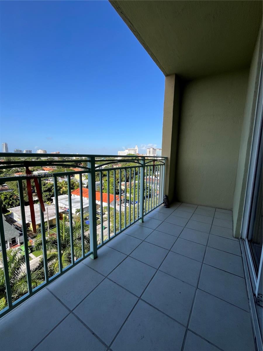 3500 Coral Way # 913