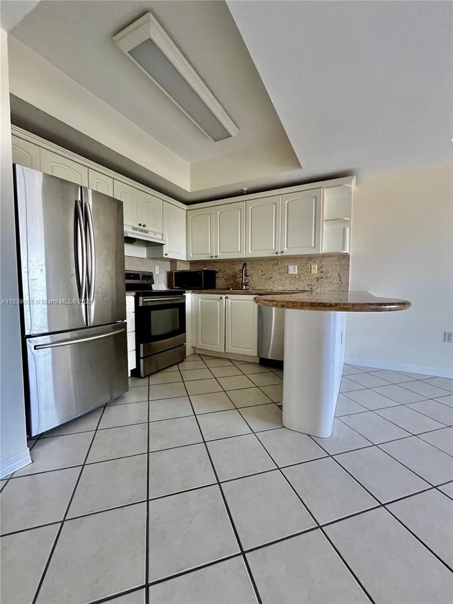 3500 Coral Way # 913