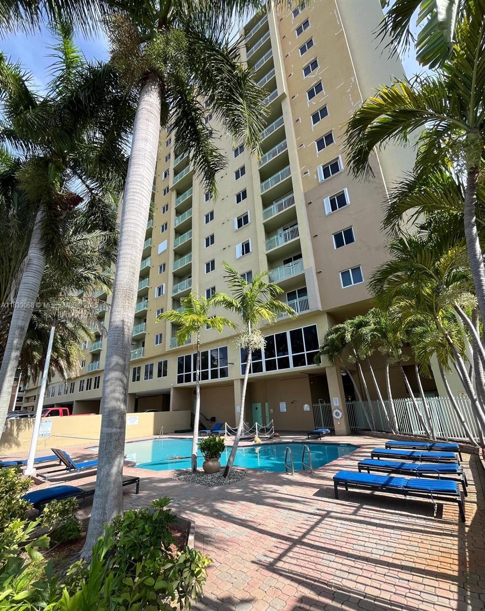 3500 Coral Way # 913