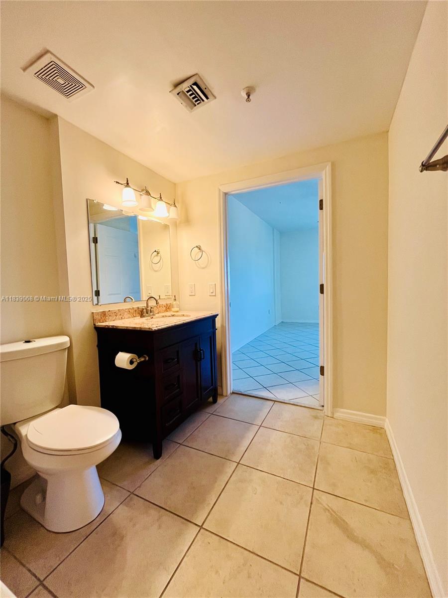 3500 Coral Way # 913