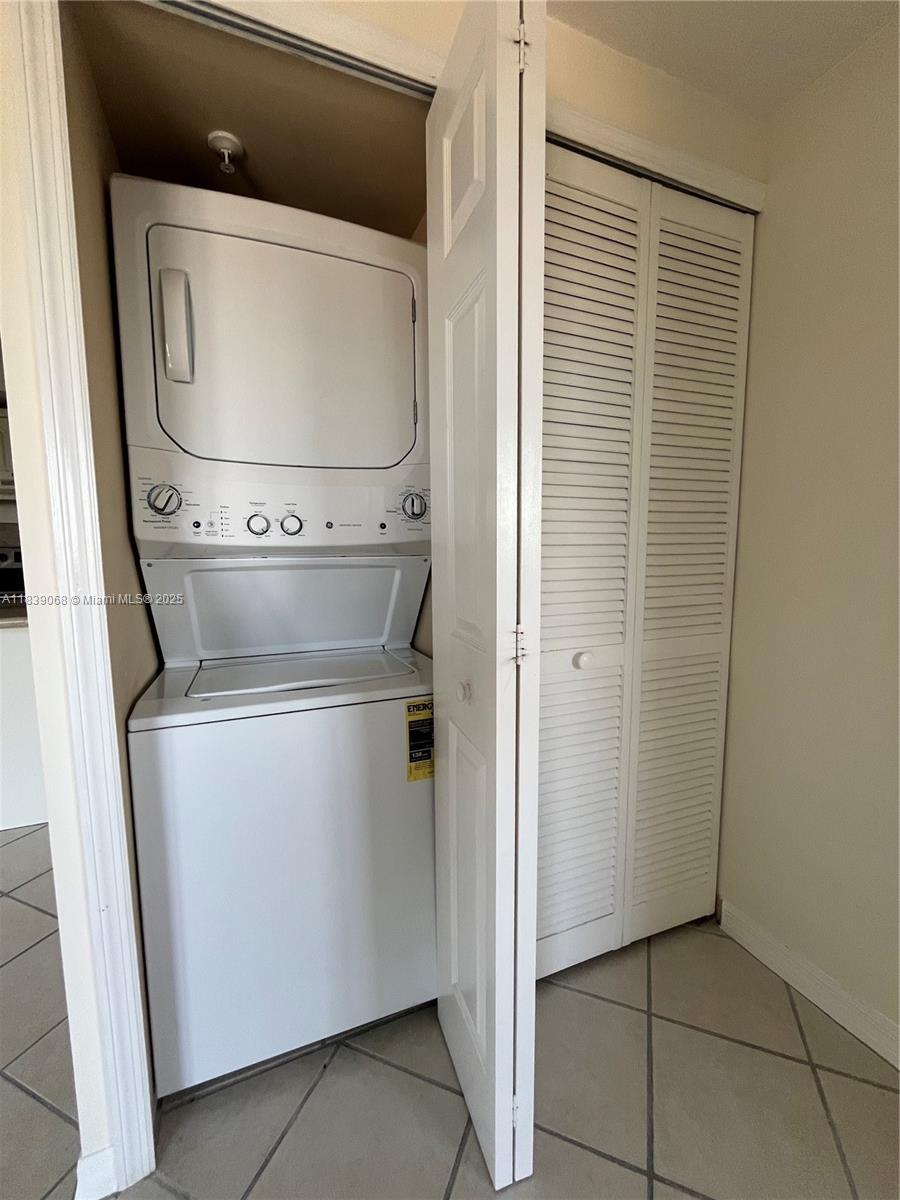 3500 Coral Way # 913