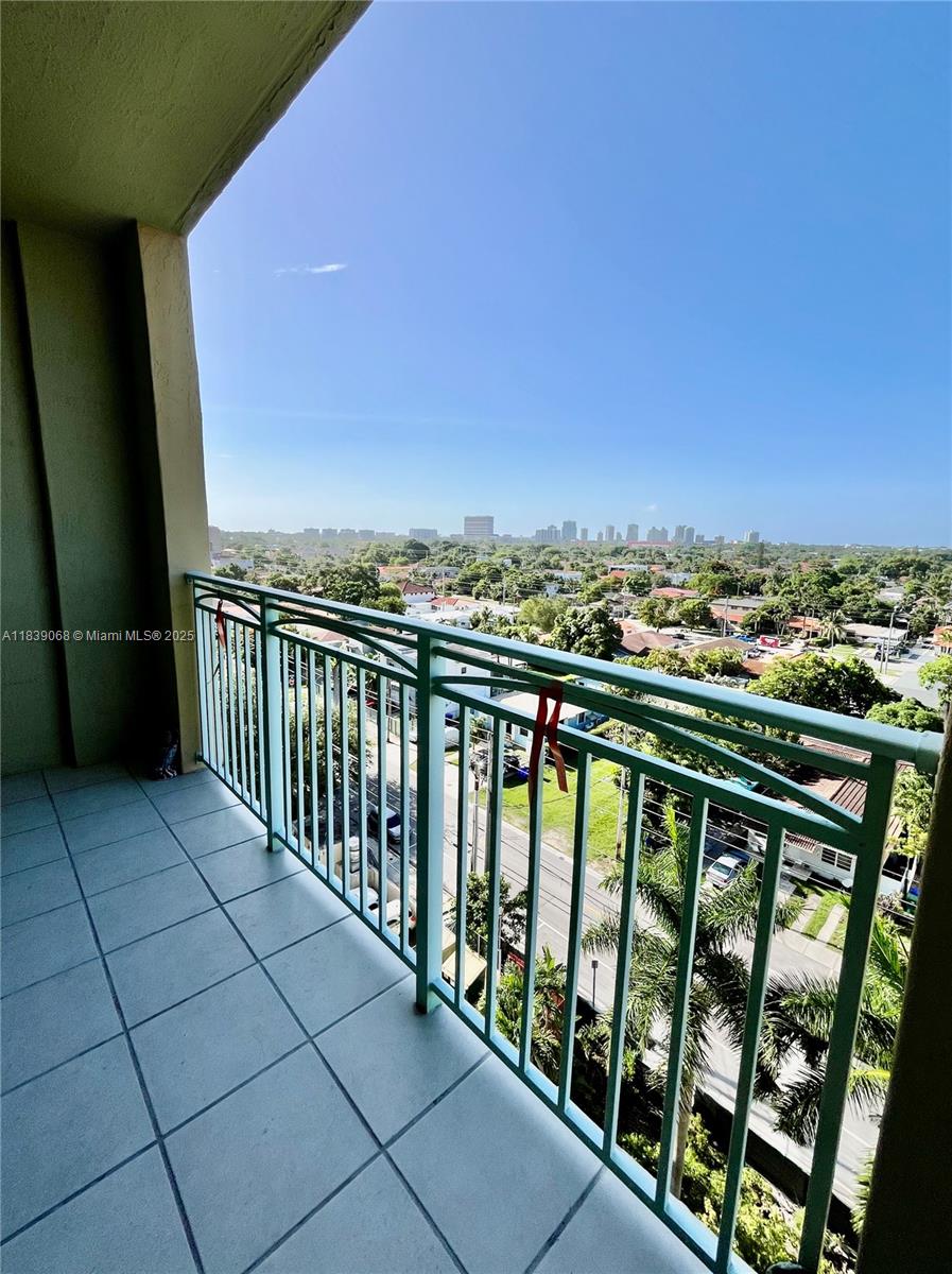 3500 Coral Way # 913