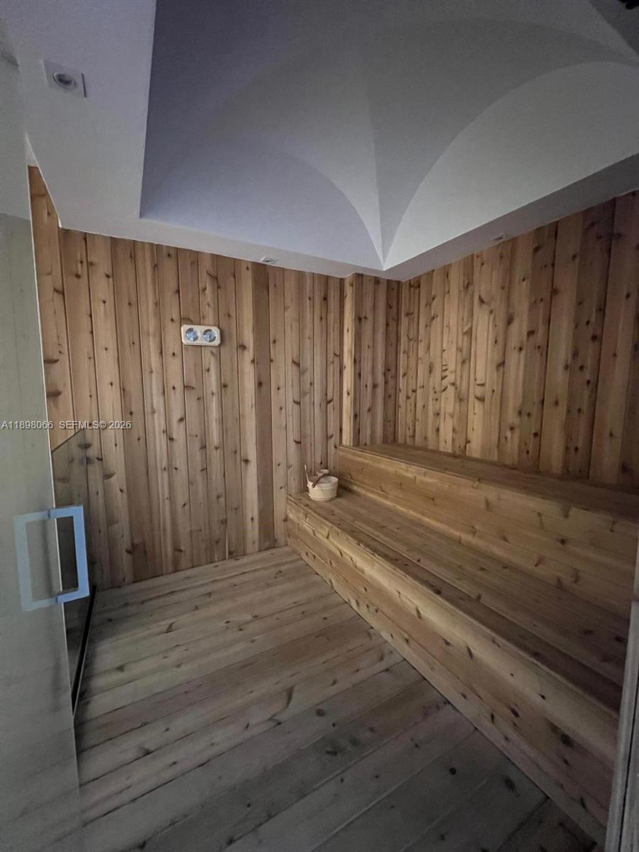 1581 Brickell Ave # 2005