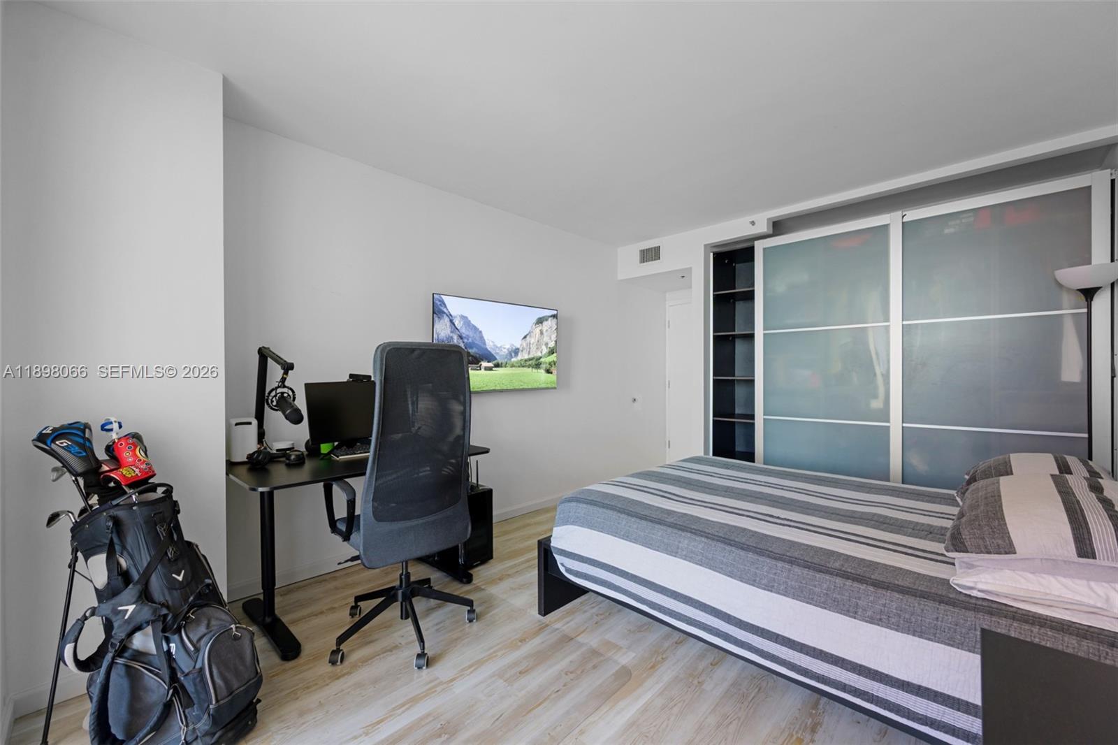 1581 Brickell Ave # 2005