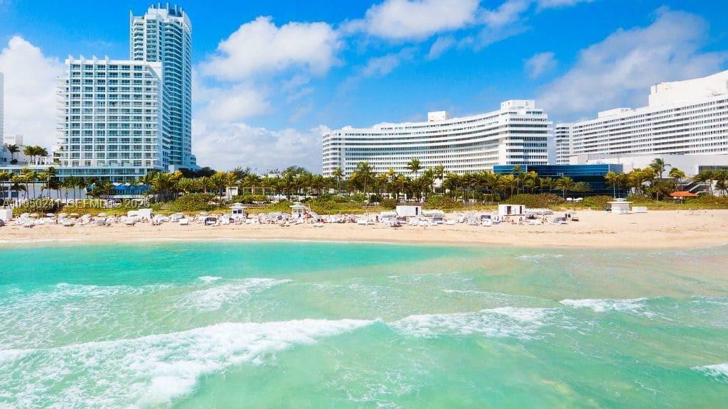 4391 Collins Ave # 419
