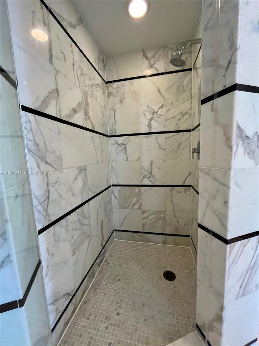 4391 Collins Ave # 419