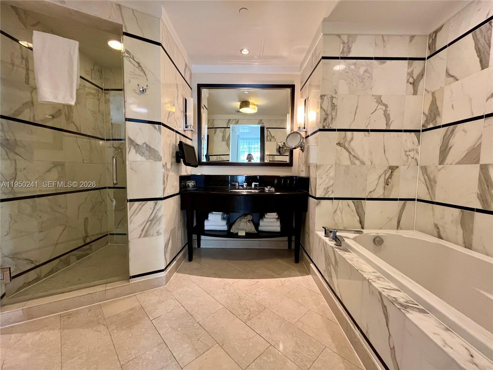 4391 Collins Ave # 419