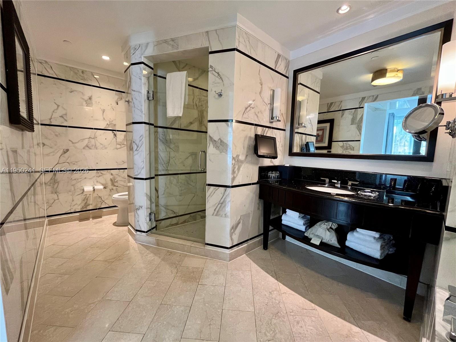 4391 Collins Ave # 419