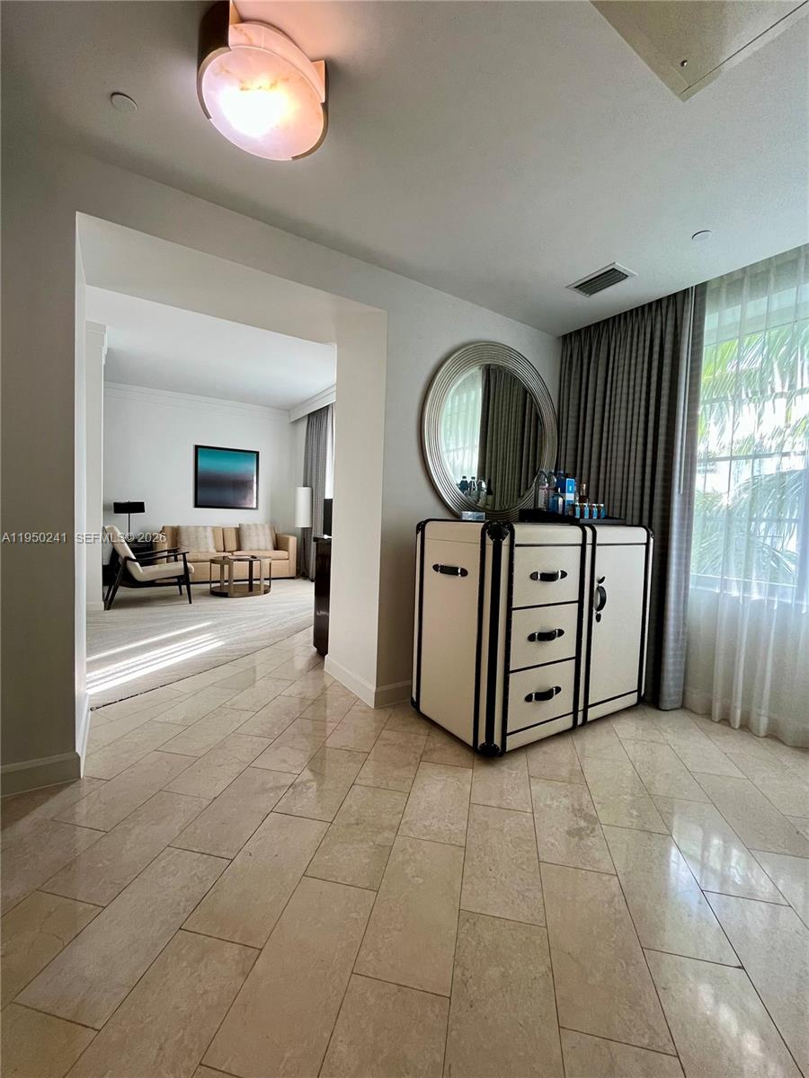 4391 Collins Ave # 419