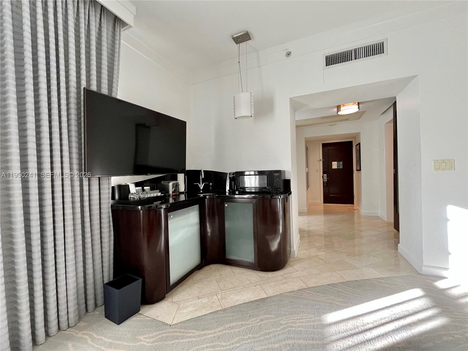 4391 Collins Ave # 419