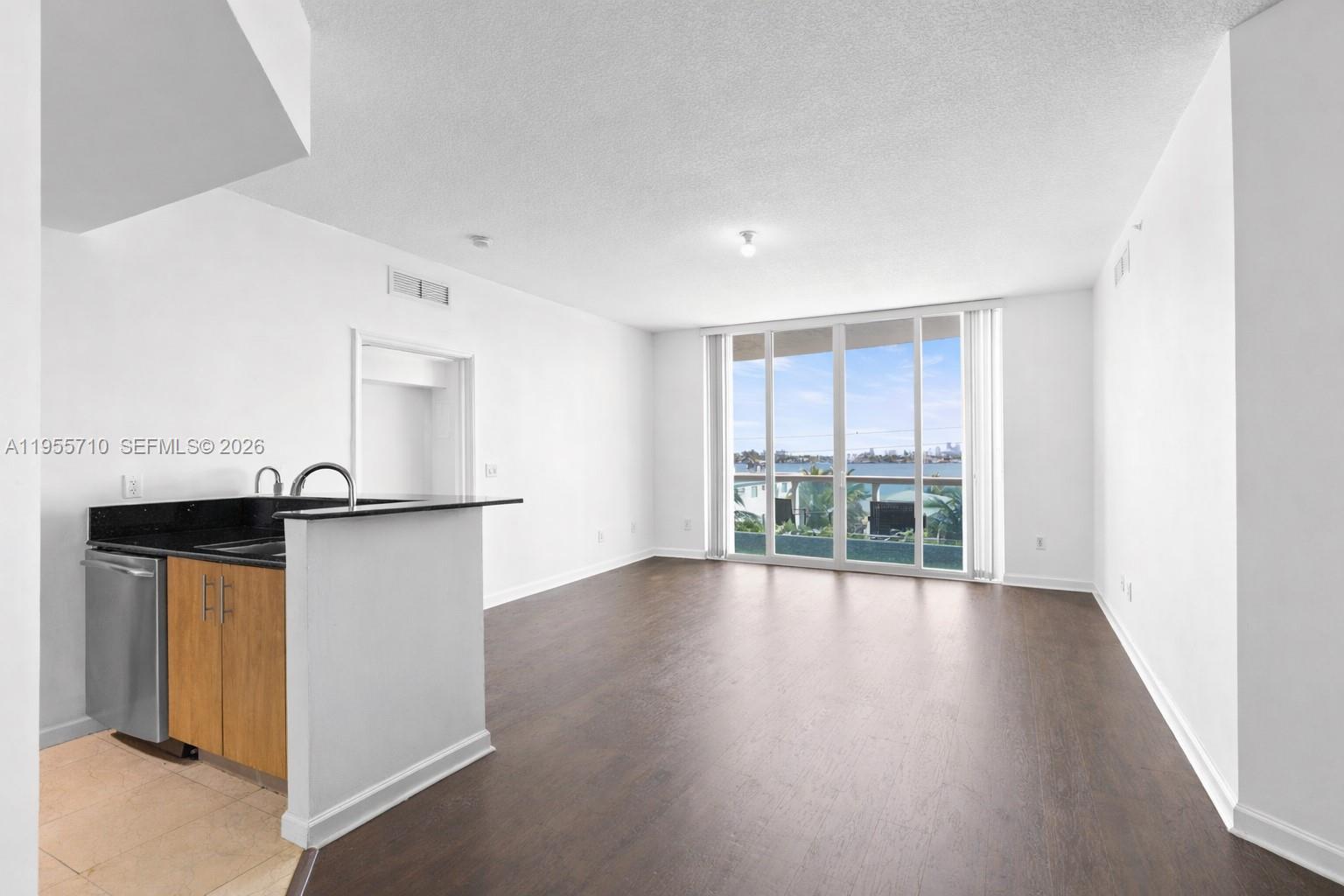 7910 Harbor Island Dr # 402