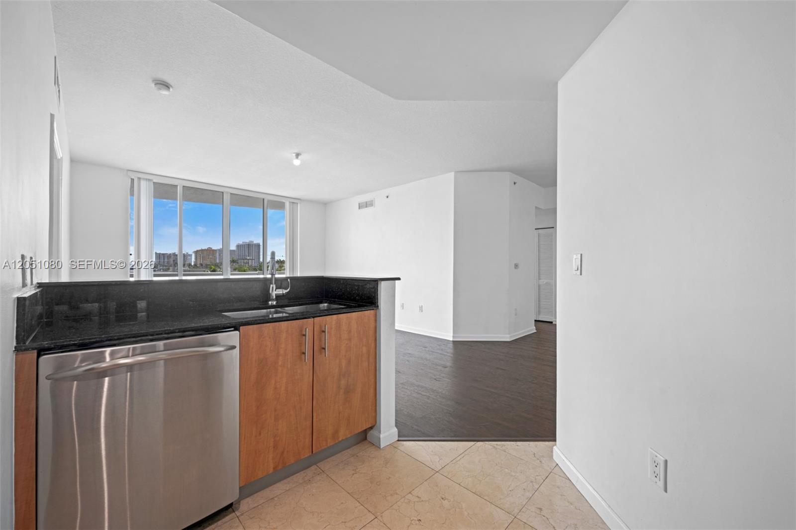 7910 Harbor Island Dr # 402
