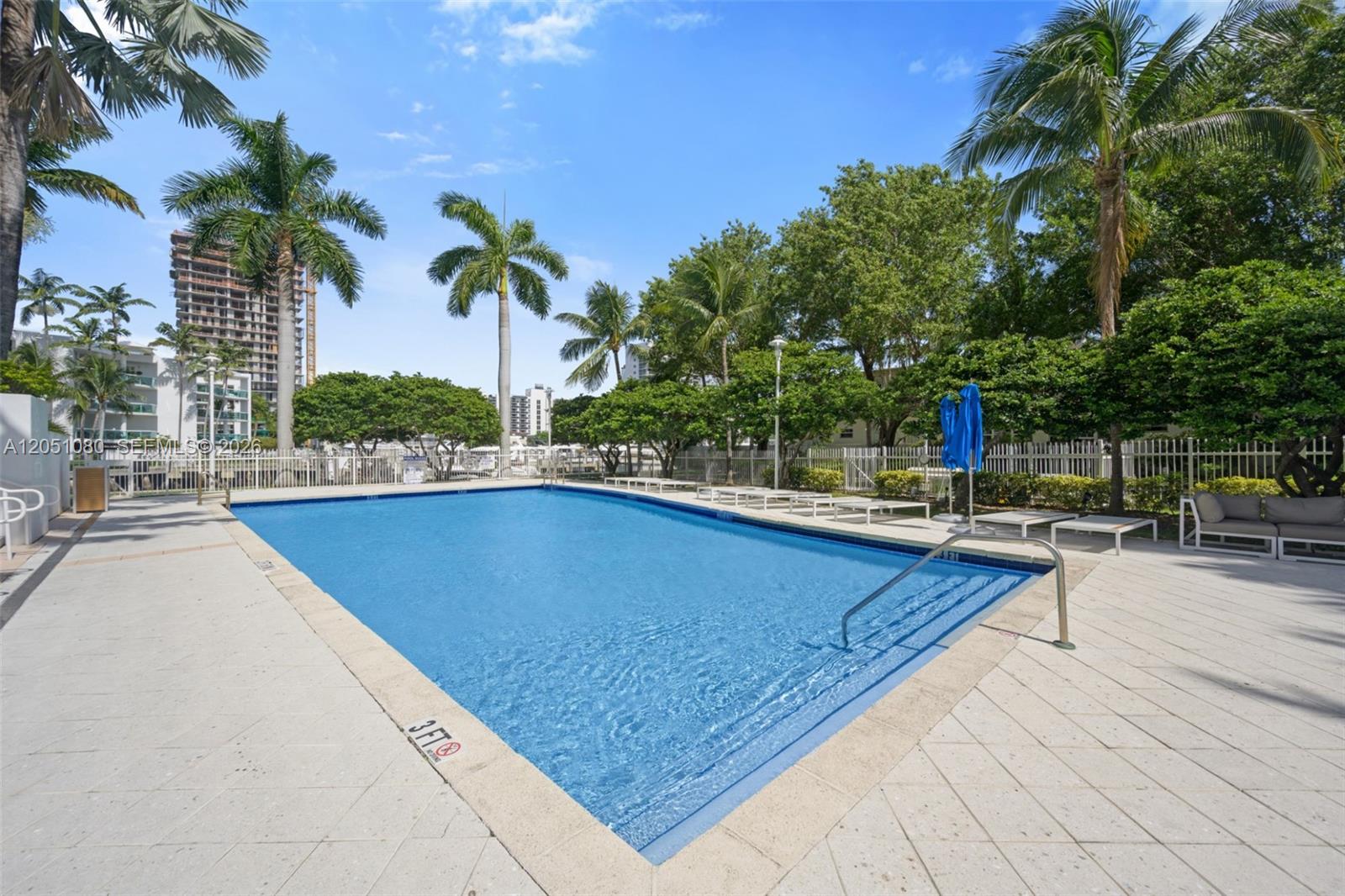 7910 Harbor Island Dr # 402