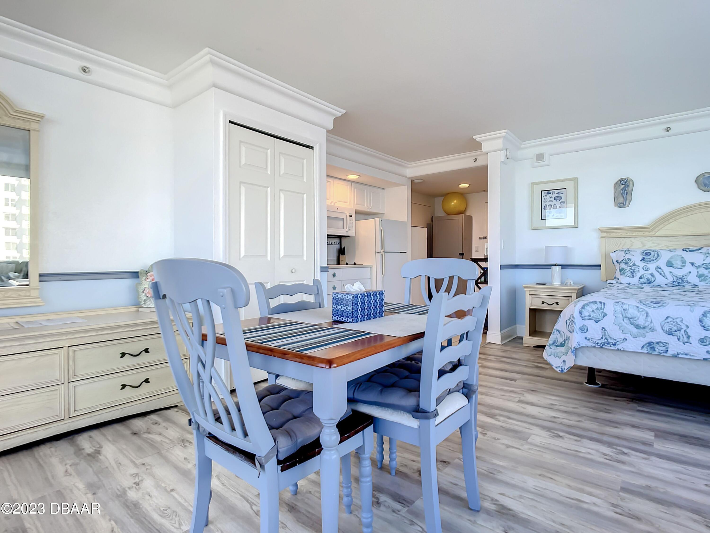 2700 N Atlantic Avenue, 713