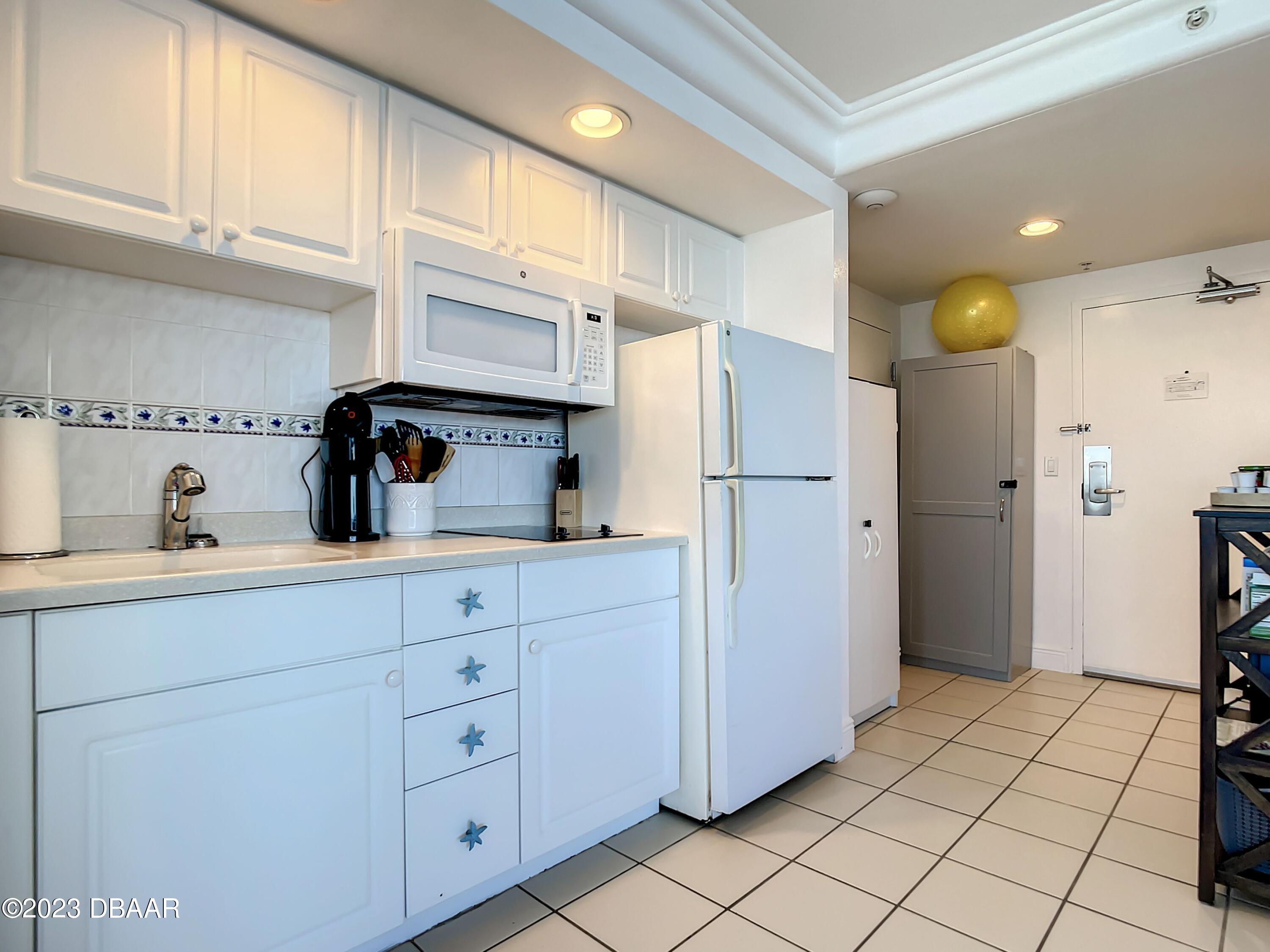 2700 N Atlantic Avenue, 713