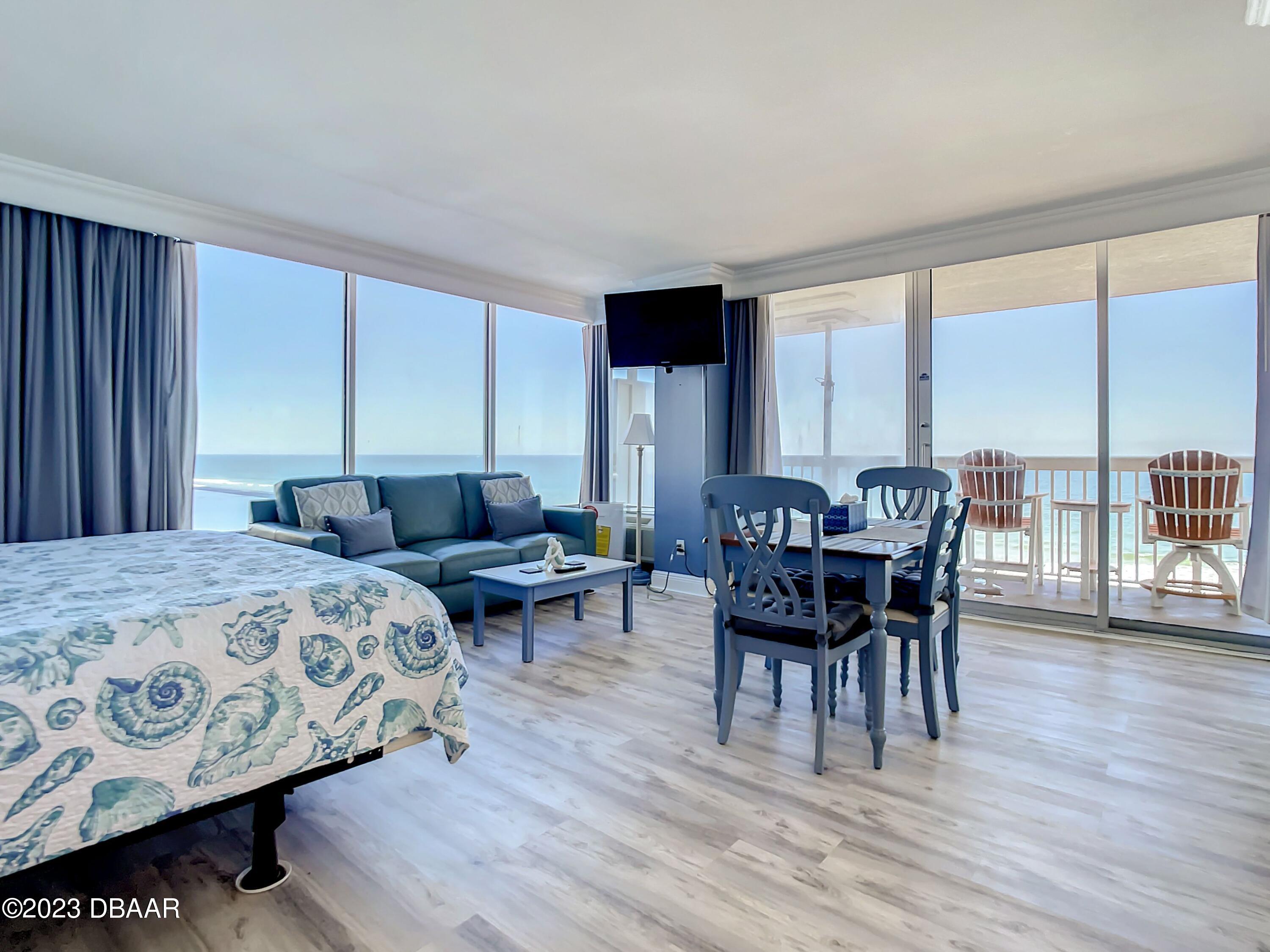 2700 N Atlantic Avenue, 713