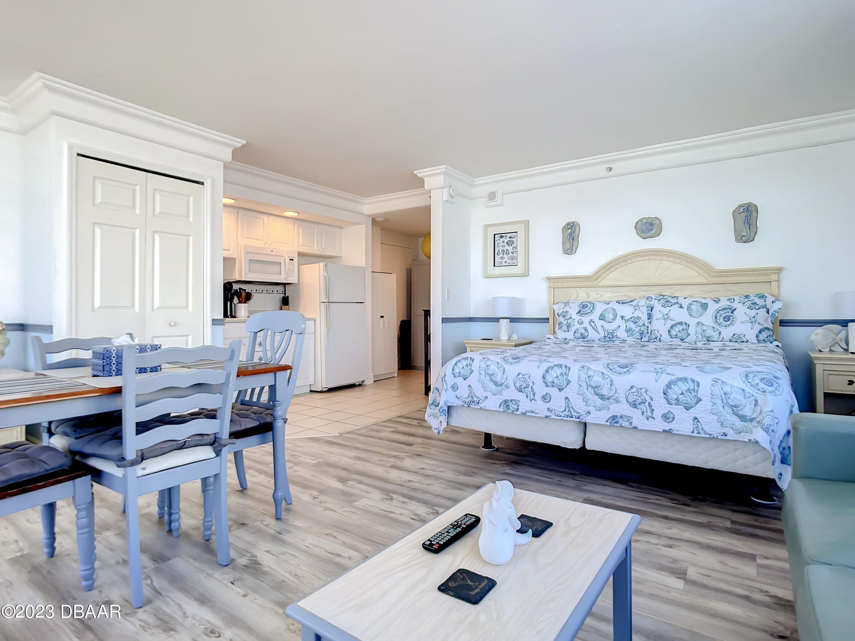 2700 N Atlantic Avenue, 713