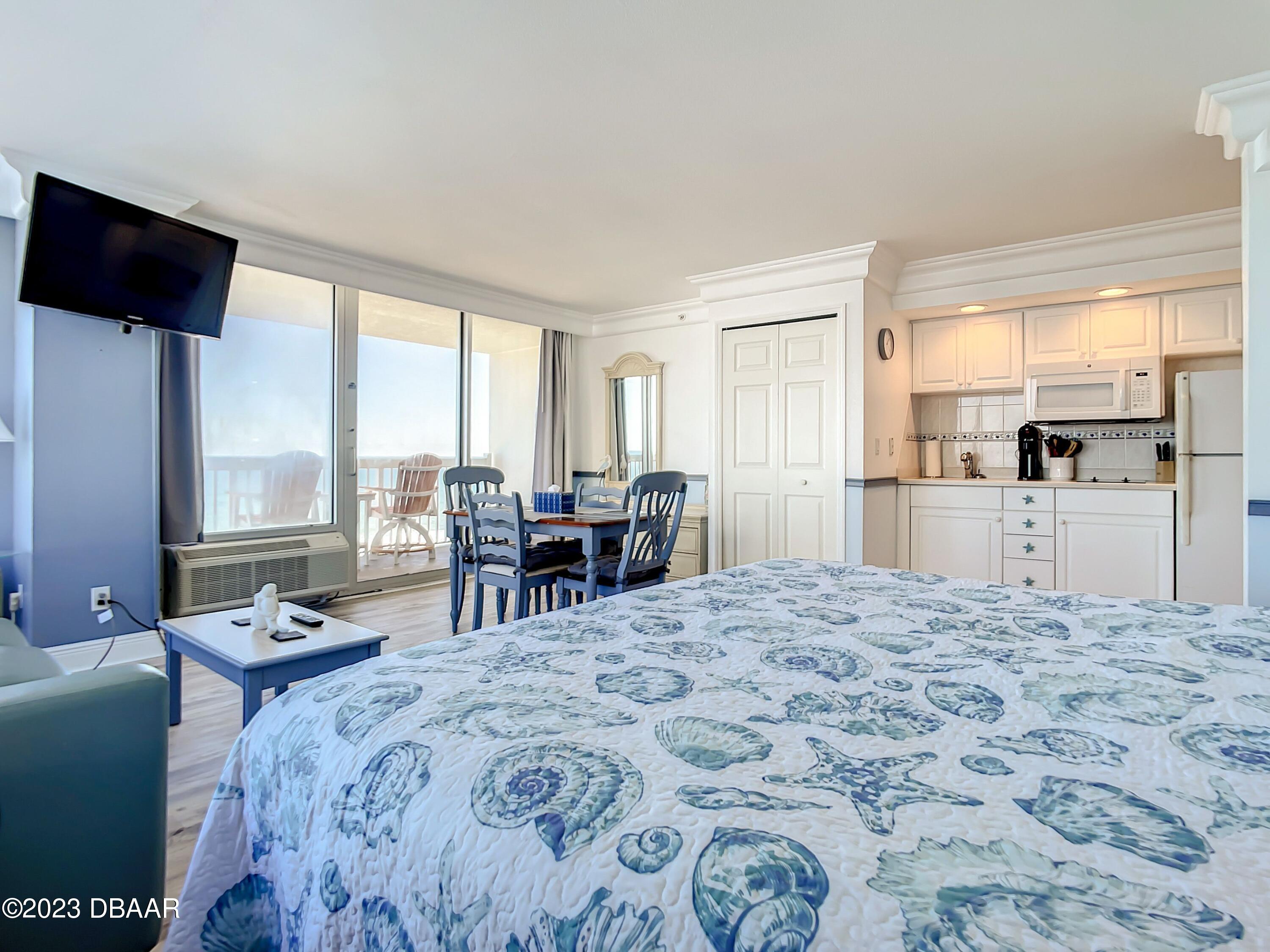 2700 N Atlantic Avenue, 713