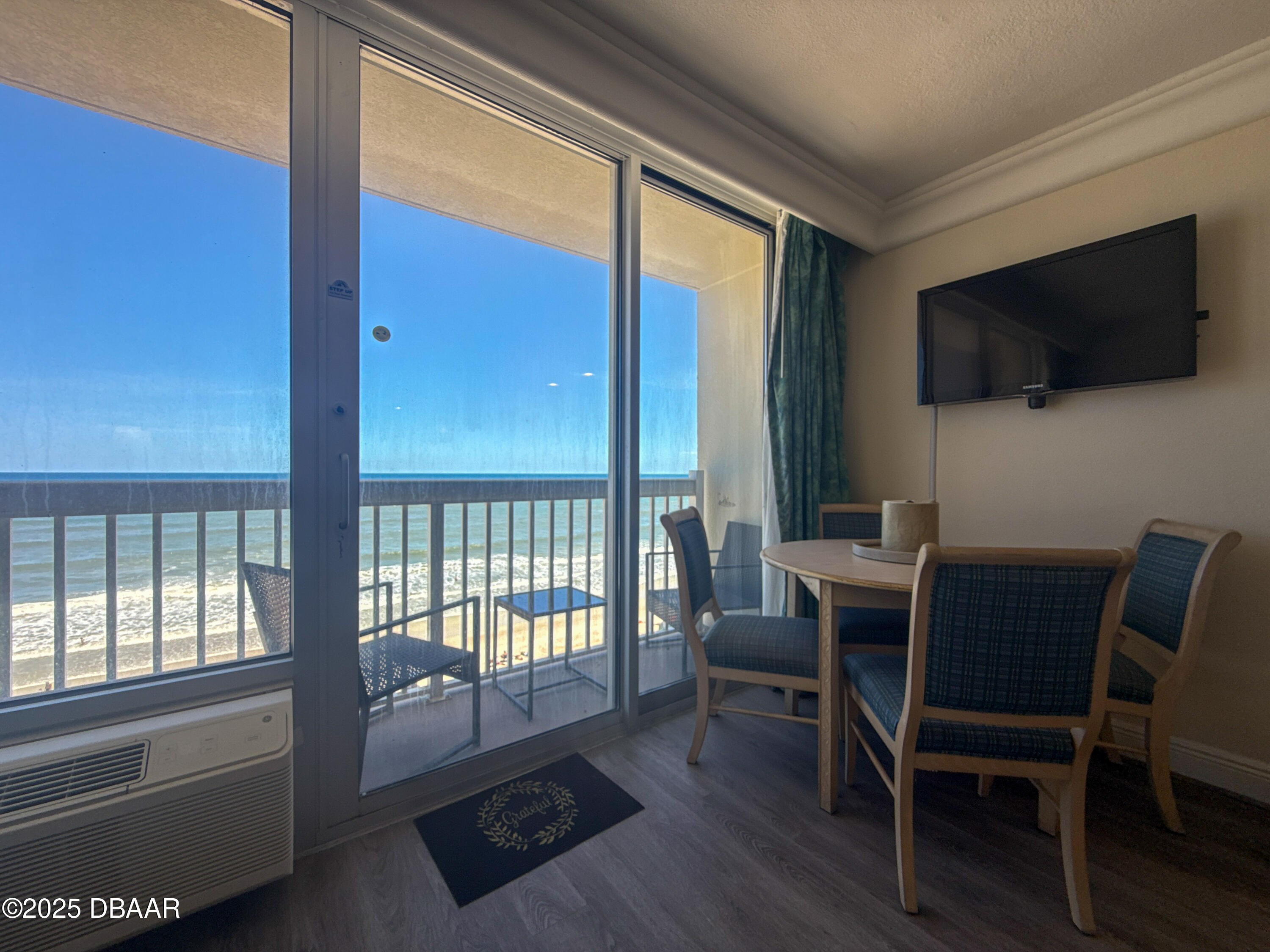 2700 N Atlantic Avenue, 711