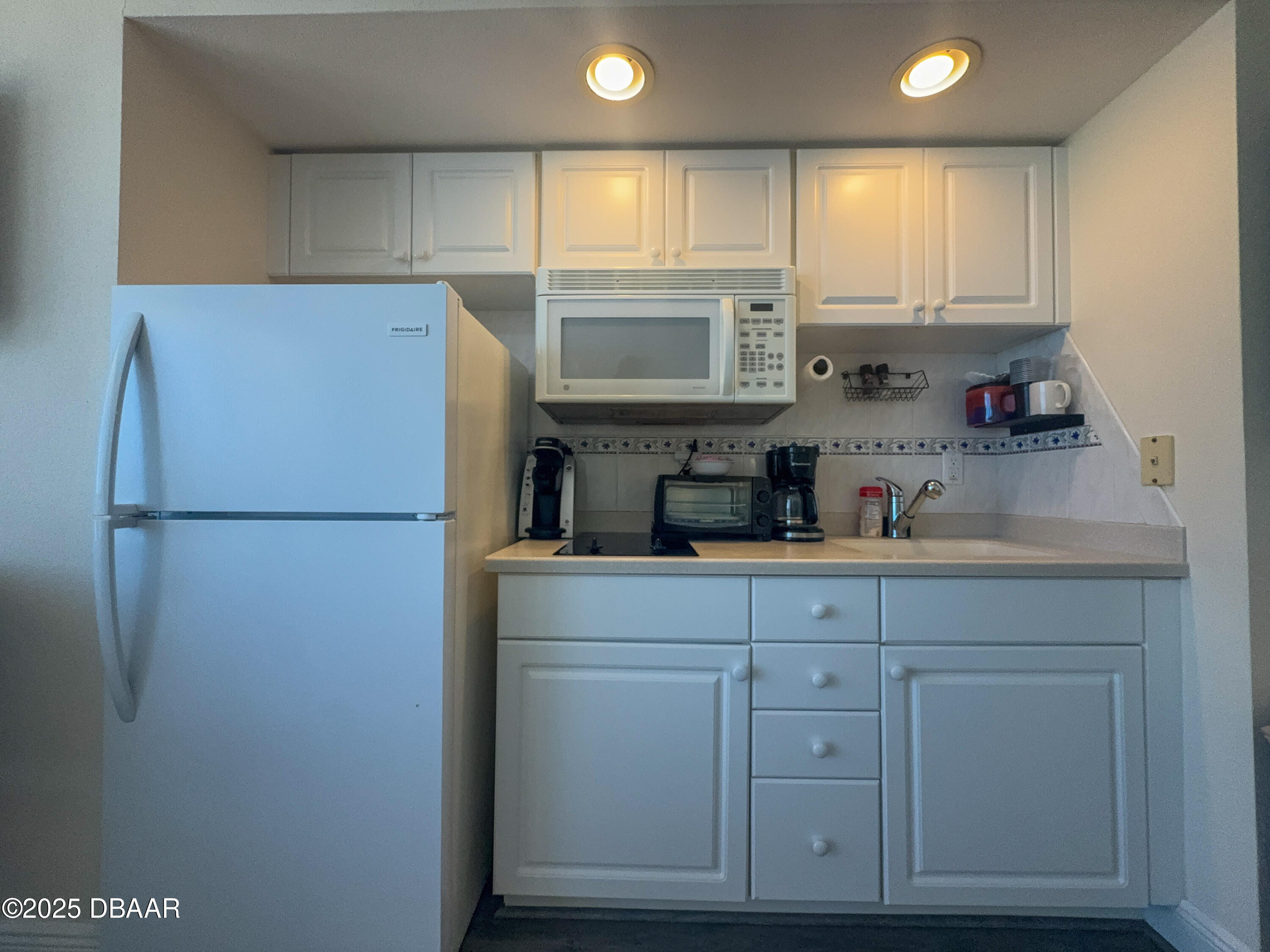 2700 N Atlantic Avenue, 711