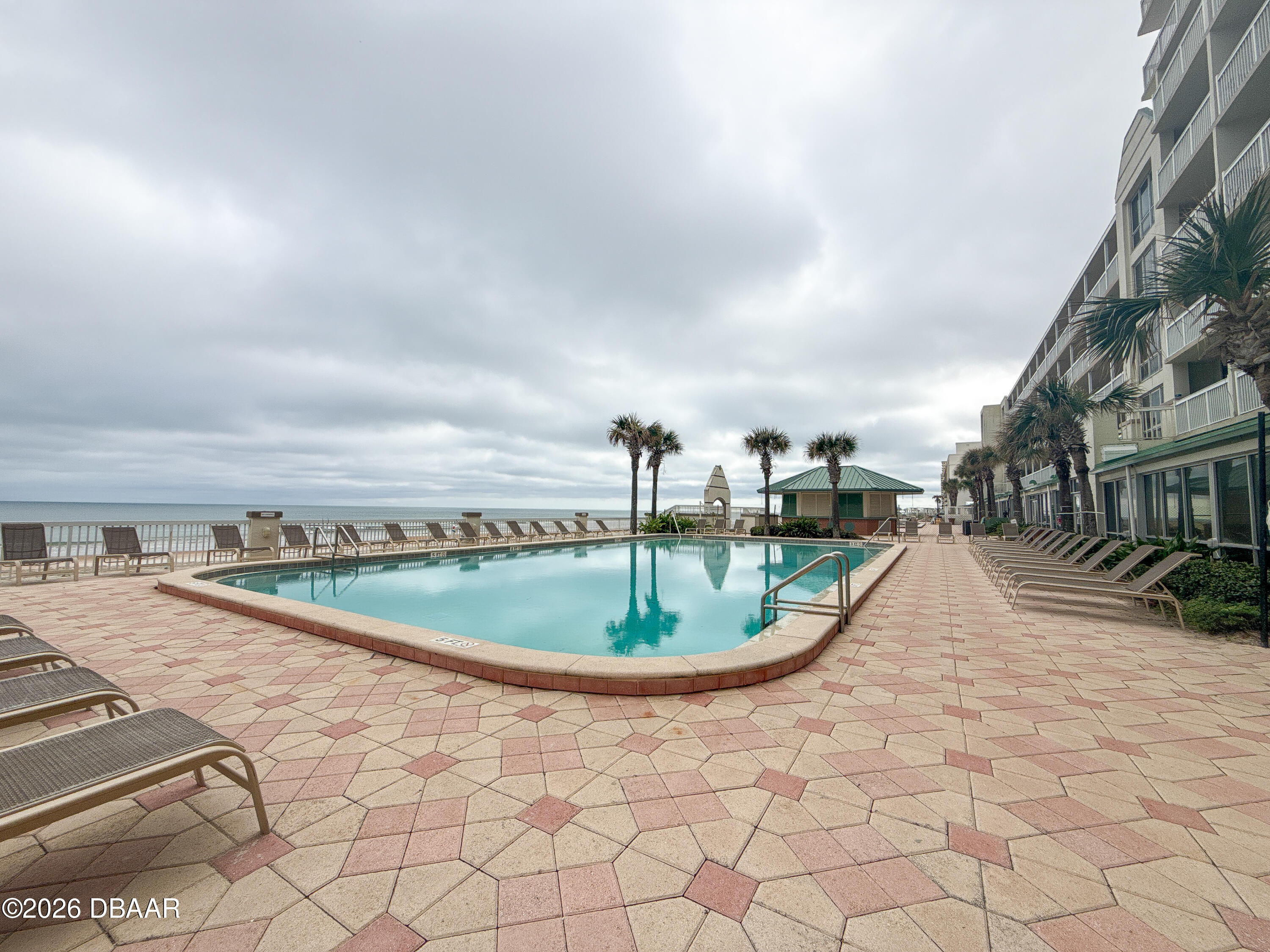 2700 N Atlantic Avenue, 452