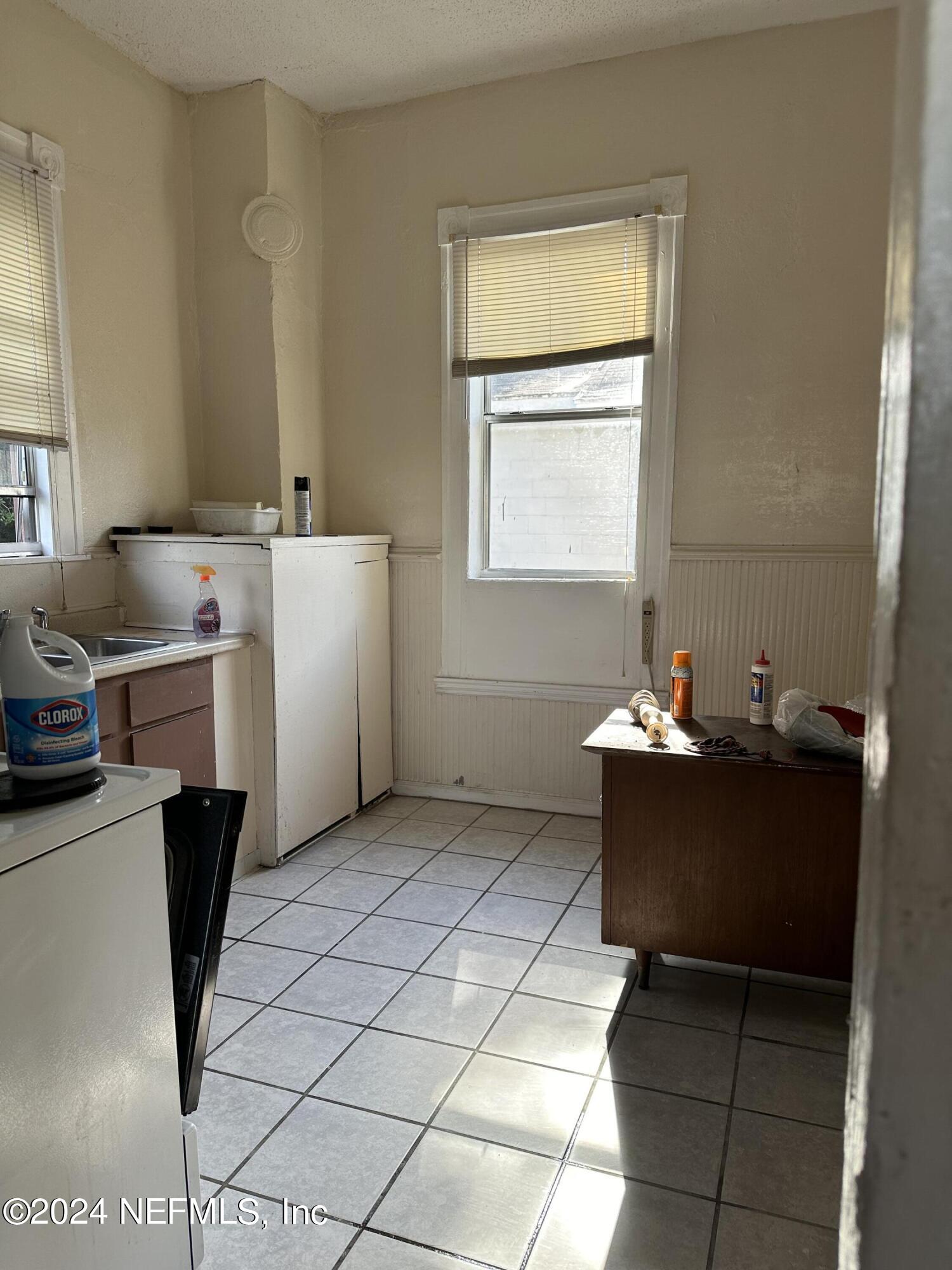 1410 KINGS Road