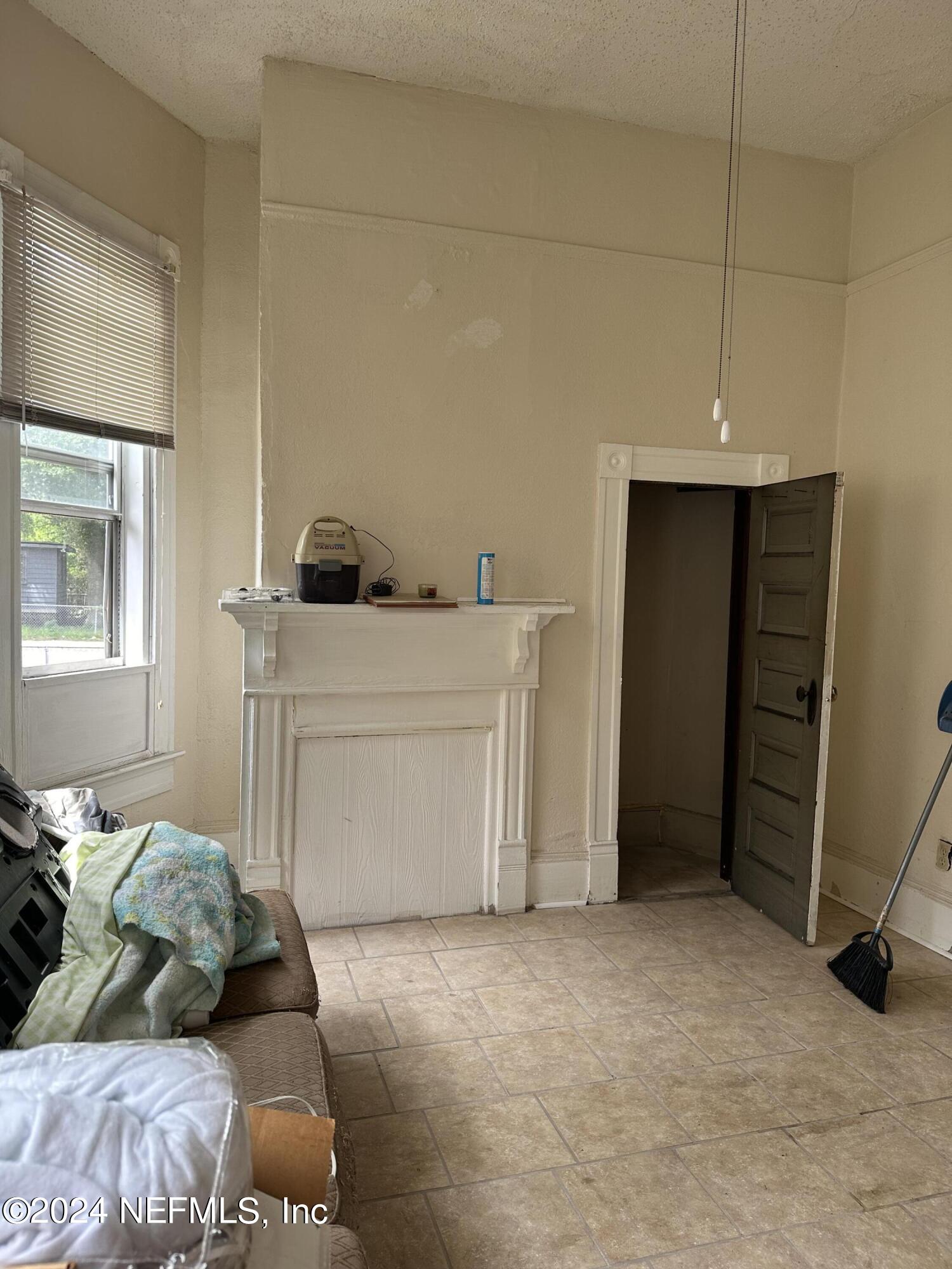 1410 KINGS Road