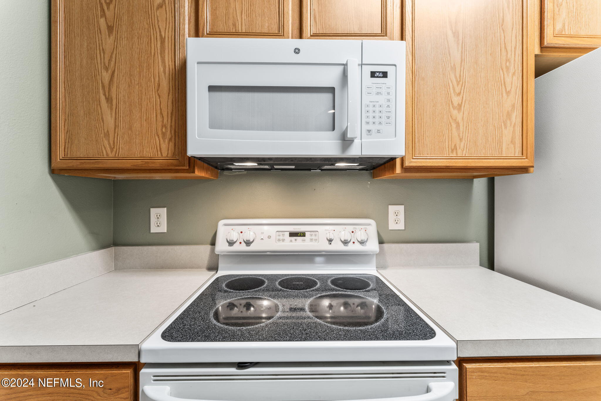 7990 BAYMEADOWS Road E, 1028